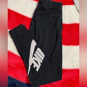 Black Nike leggings